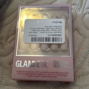 BNIB GLAMNETIC PRESS ON NAILS- SHORT ALMOND